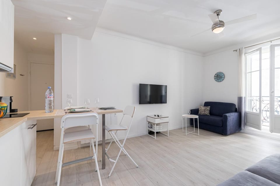 Promenade des Anglais . Nice Apartment in Nice