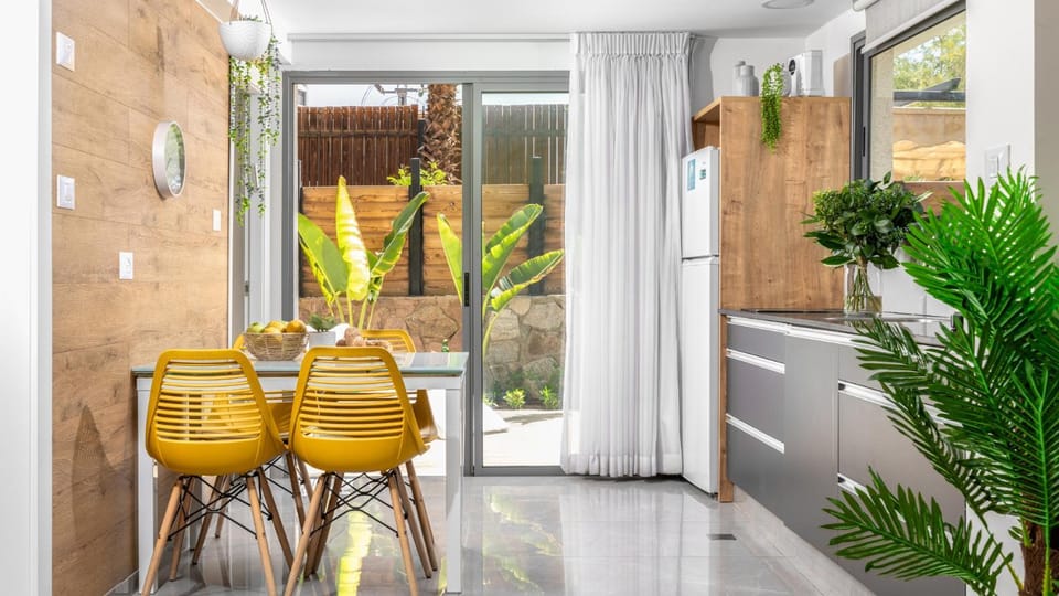 Toilet, Day, Garden, Seating area, Dining area, Garden view, Inner courtyard view