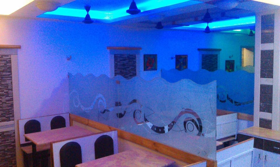 Restaurant/places to eat, Restaurant/places to eat