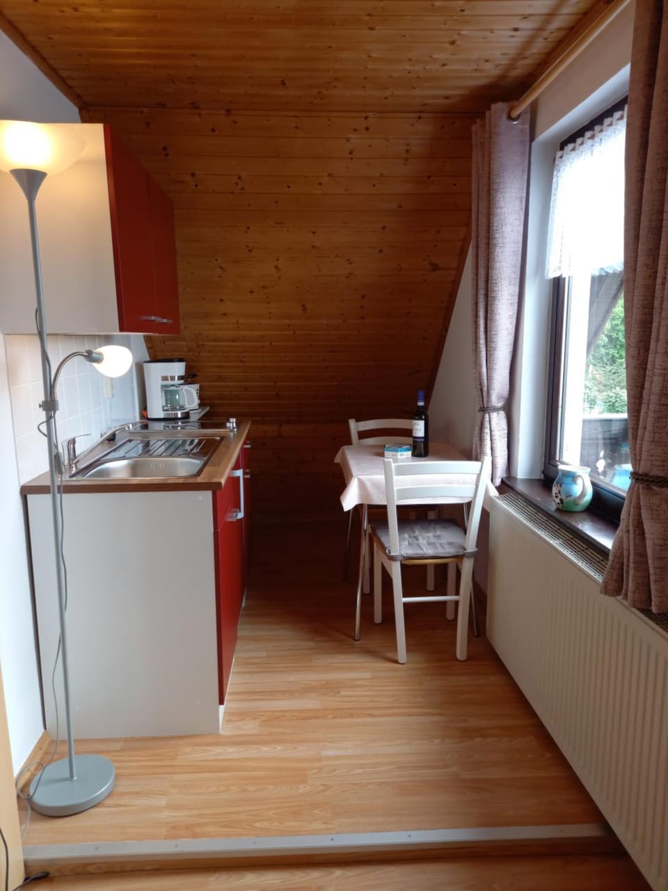 Kitchen or kitchenette, Dining area, stove