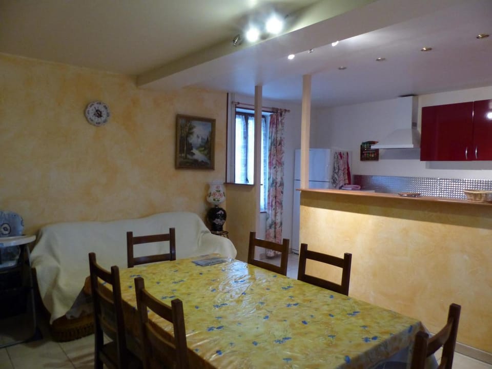 Maison rénovée à Bransat avec spa, WiFi et animaux acceptés - FR-1-489-294 House in Auvergne-Rhône-Alpes