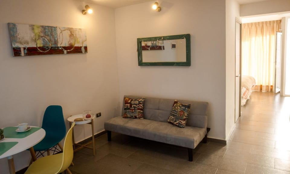 Living room, Lobby or reception, Seating area, Communal kitchen