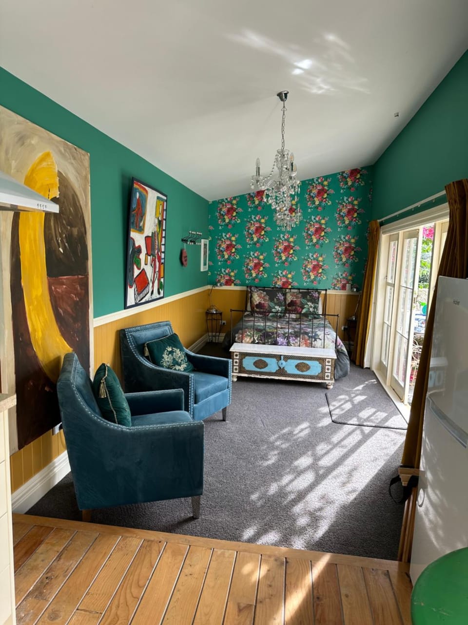 Bed, Lounge or bar