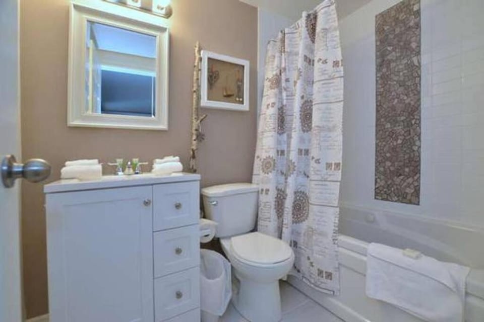 #Ski-in/Ski-out Cozy Studio at North Creek Resort House in Grey Highlands