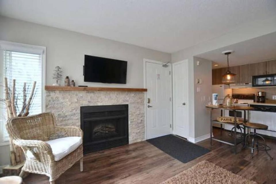 #Ski-in/Ski-out Cozy Studio at North Creek Resort House in Grey Highlands