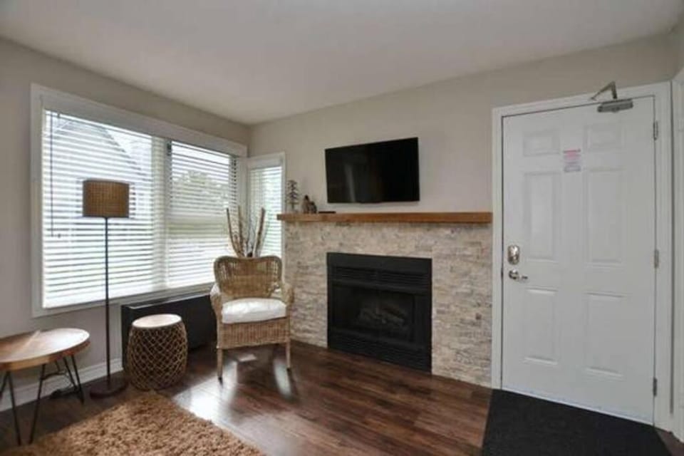 #Ski-in/Ski-out Cozy Studio at North Creek Resort House in Grey Highlands