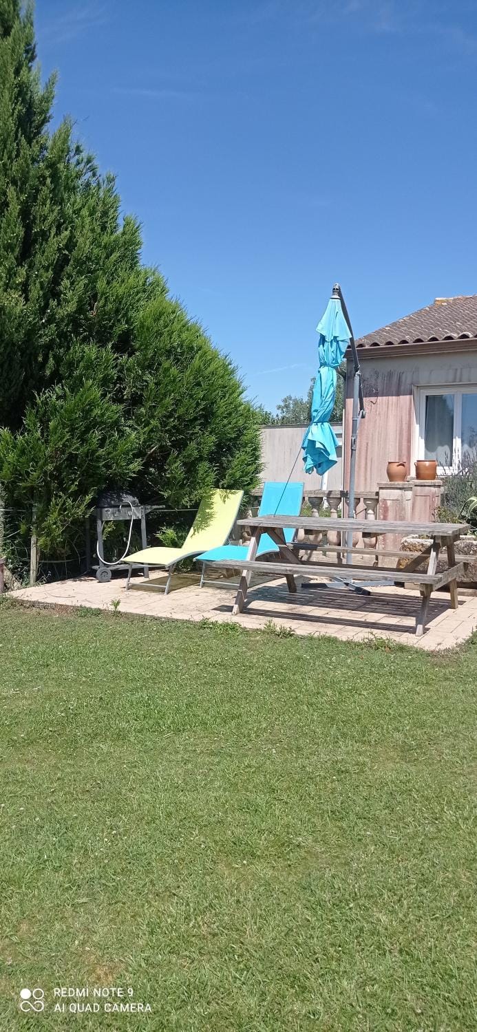Chambre d'Hôtes Les Ormeaux Bed and Breakfast in Nouvelle-Aquitaine