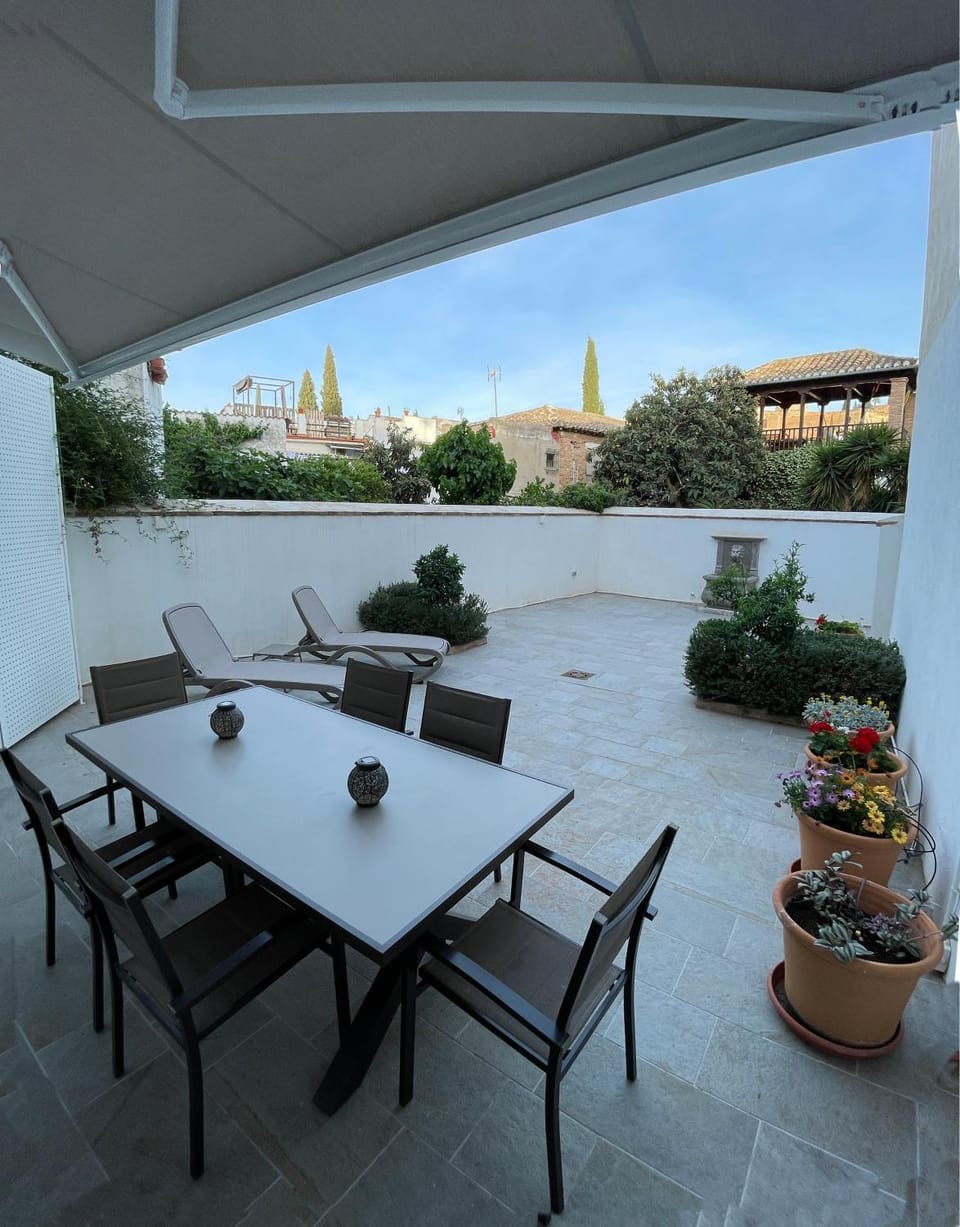Patio, Garden, Balcony/Terrace