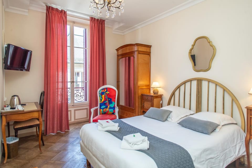 Bedroom, towels