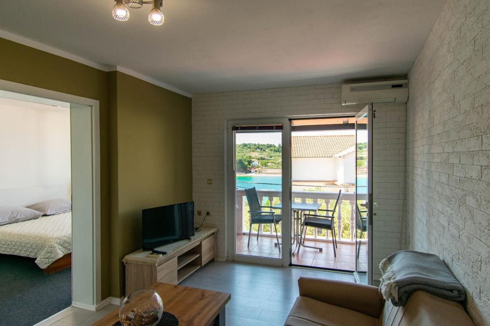 TV and multimedia, Dining area