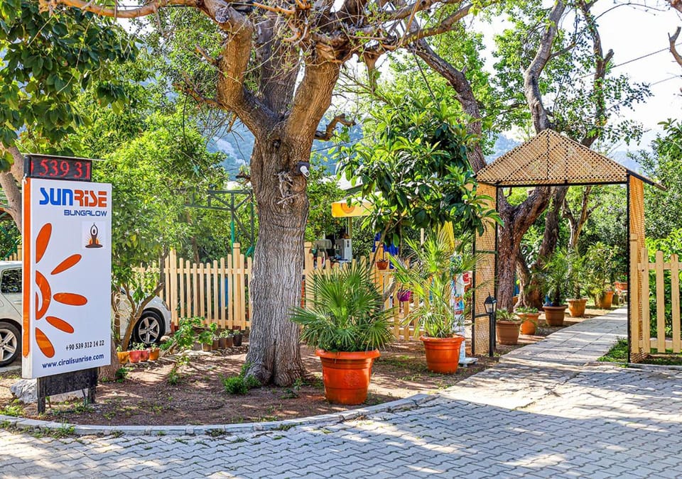 Facade/entrance, Garden, acessibility