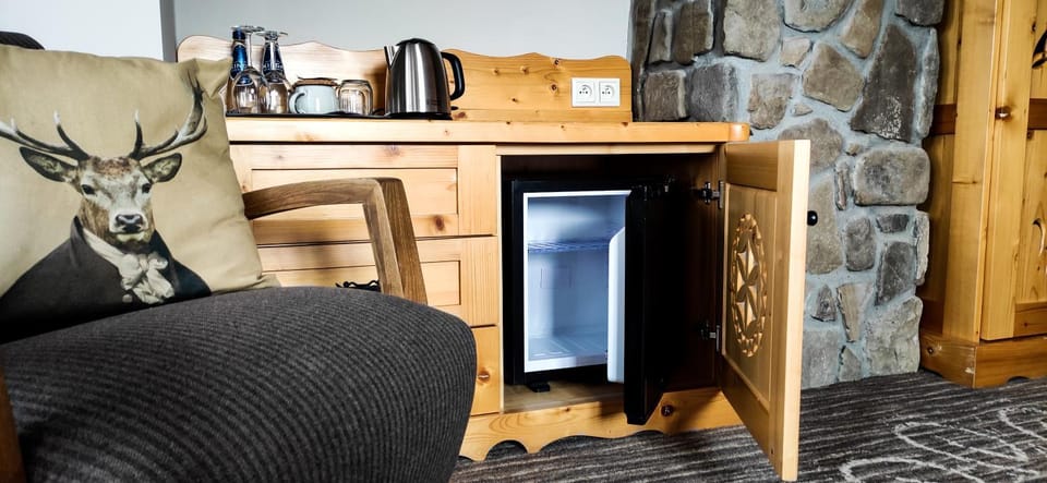 Coffee/tea facilities, Kitchen or kitchenette, Living room