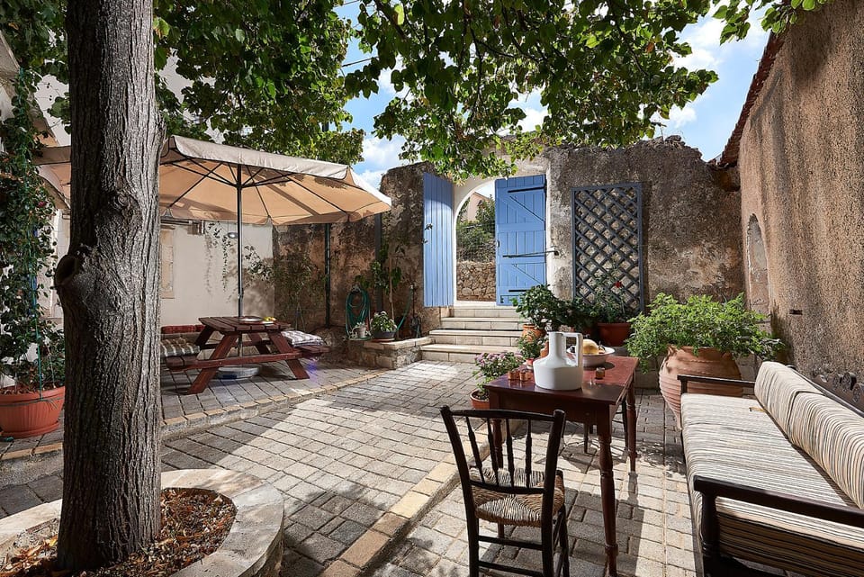 Patio, Facade/entrance