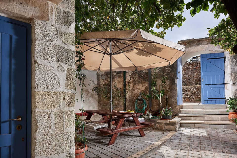 Patio, Facade/entrance