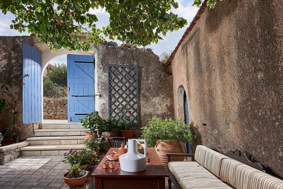 Patio, Facade/entrance