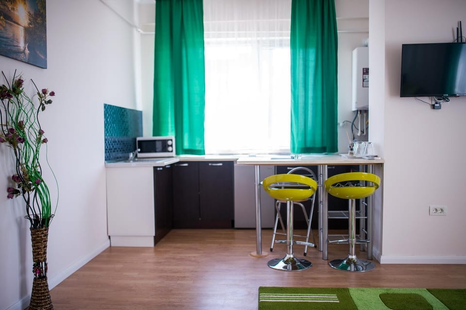 TV and multimedia, Kitchen or kitchenette, Living room, Dining area