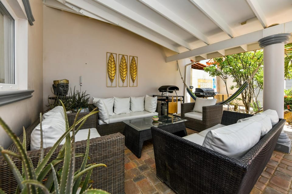 BBQ facilities, Lounge or bar