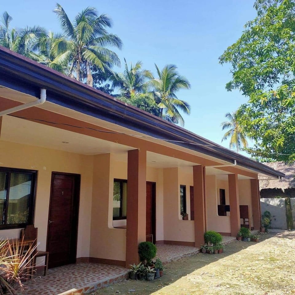 Two Season Tourist Inn Bed and Breakfast in San Vicente