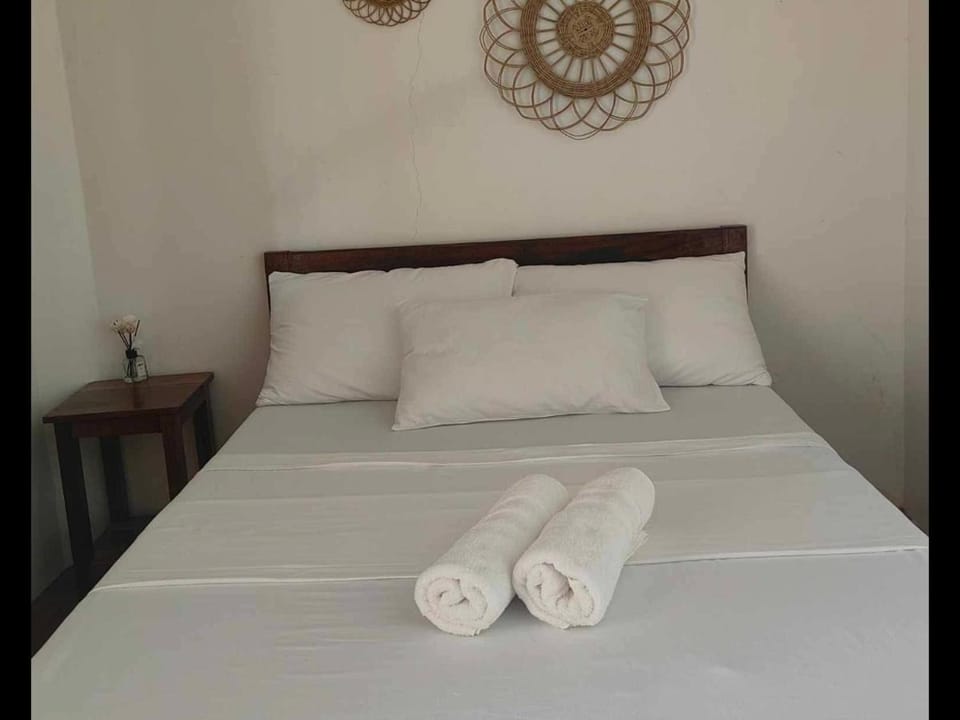 Two Season Tourist Inn Bed and Breakfast in San Vicente