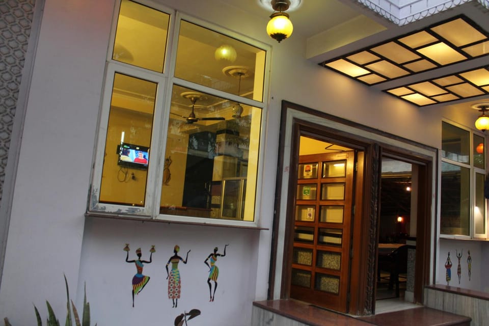 Facade/entrance