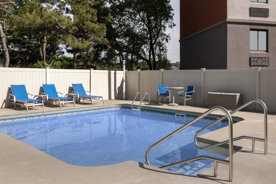 Swimming pool, Swimming pool