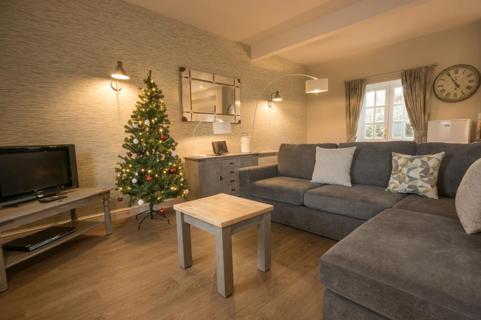 Peveril Cottage - Darwin Lake Holiday Village House in North East Derbyshire District