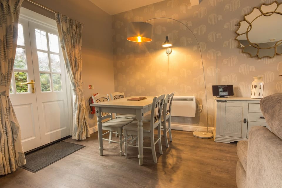Peveril Cottage - Darwin Lake Holiday Village House in North East Derbyshire District