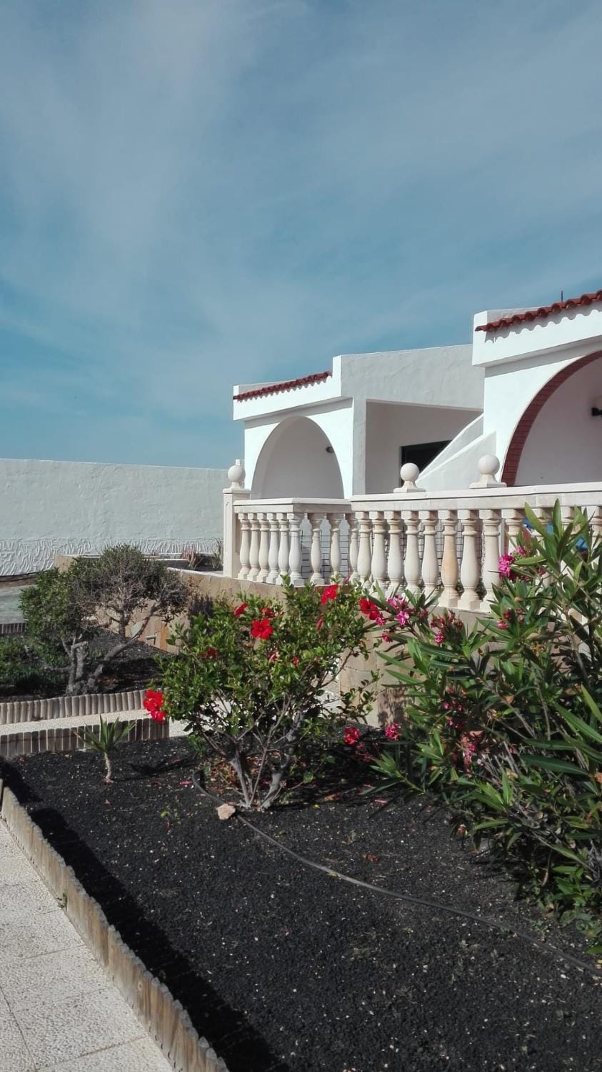 Costa Antigua House in Maxorata