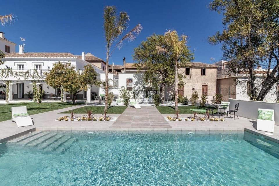 Property building, Garden, Garden view, Swimming pool, Swimming pool, sunbed