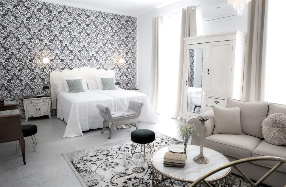 Photo of the whole room, Decorative detail, Bedroom