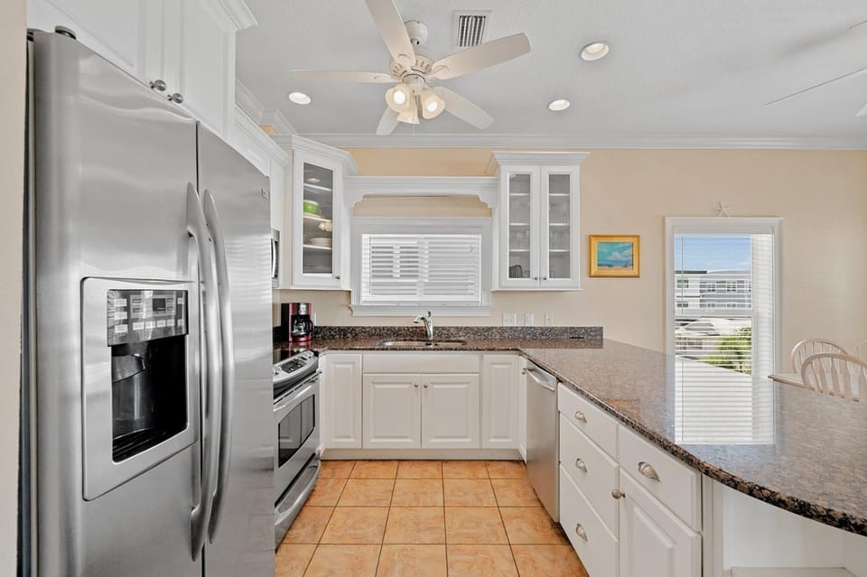 102 6Th St S-Downstairs Home House in Bradenton Beach