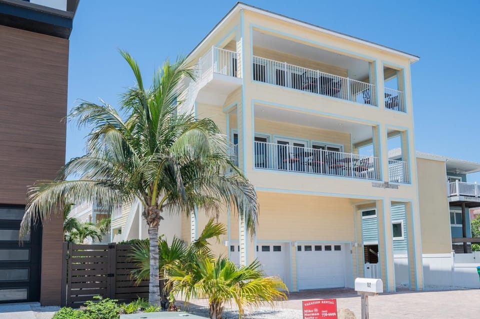 102 6Th St S-Downstairs Home House in Bradenton Beach
