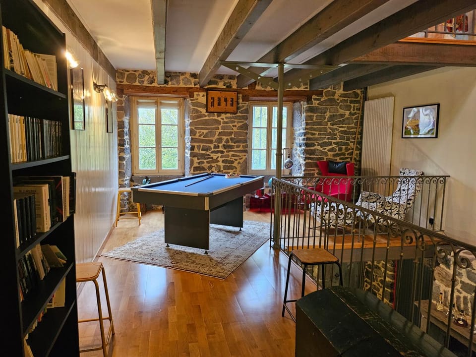 Billiard, Living room