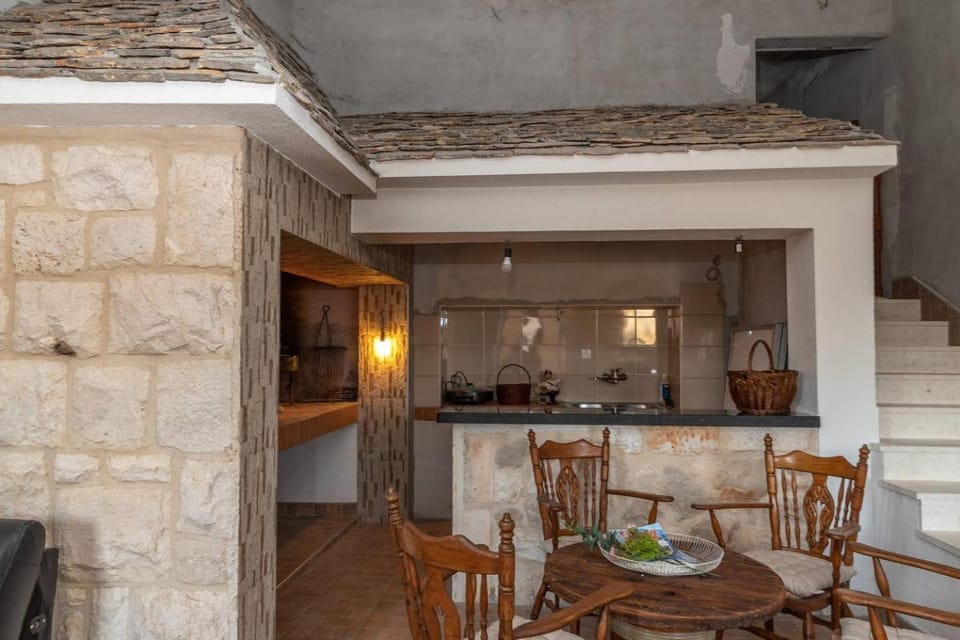 BBQ facilities, Dining area