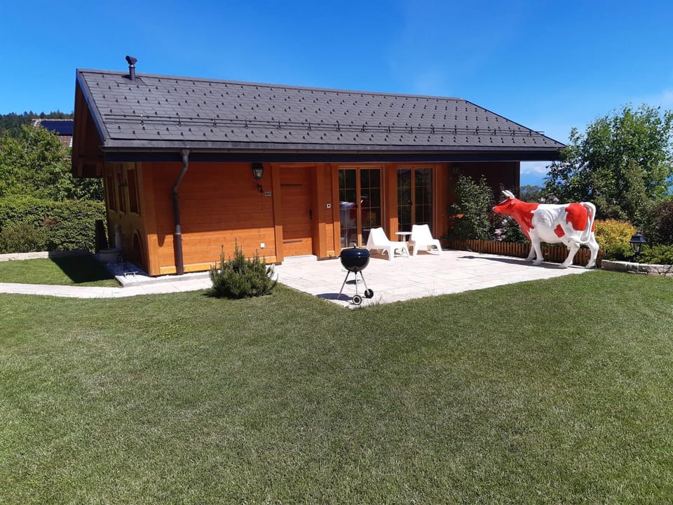 Property building, Patio, Facade/entrance, BBQ facilities, Garden
