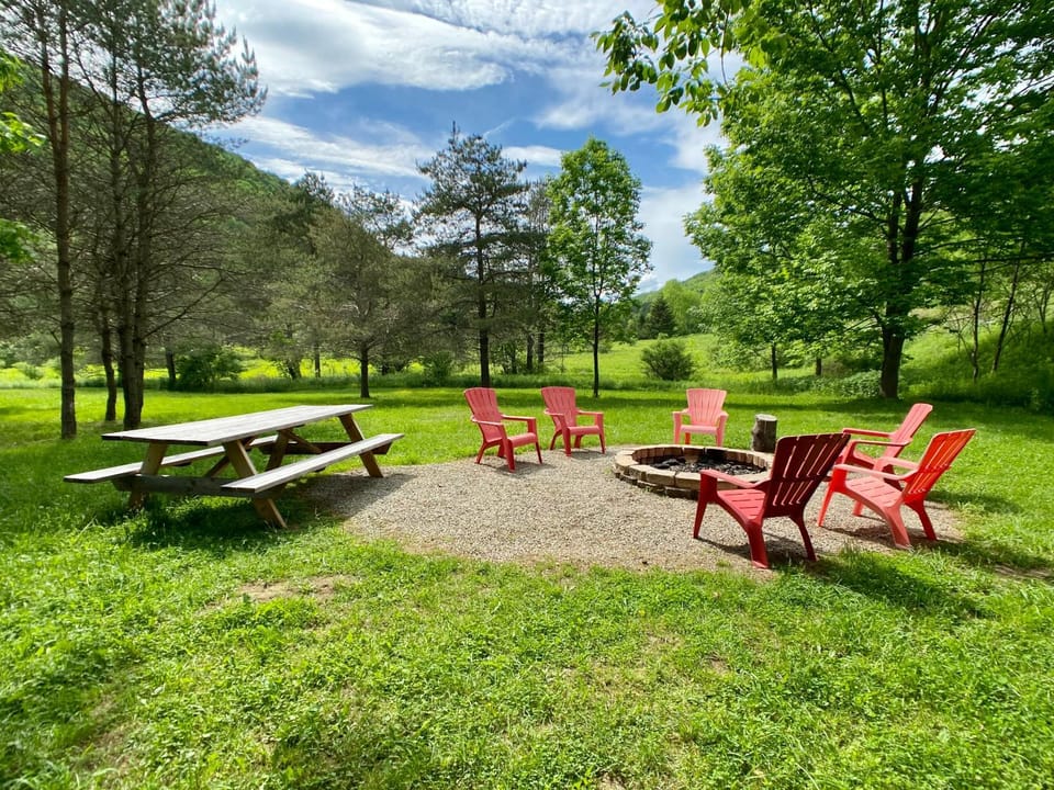 Maples Retreat - 2 Acres - Fireplace House in Cattaraugus