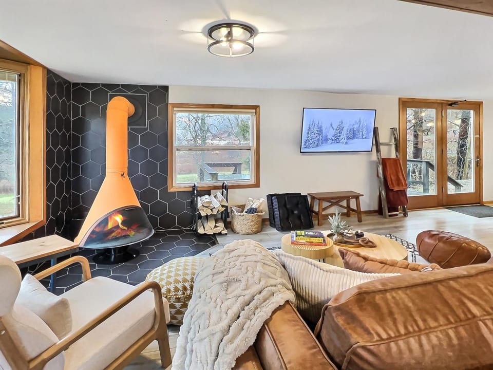 Maples Retreat - 2 Acres - Fireplace House in Cattaraugus