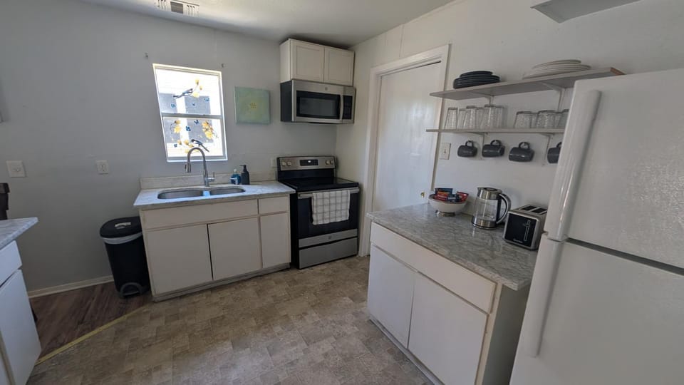 Coffee/tea facilities, Kitchen or kitchenette