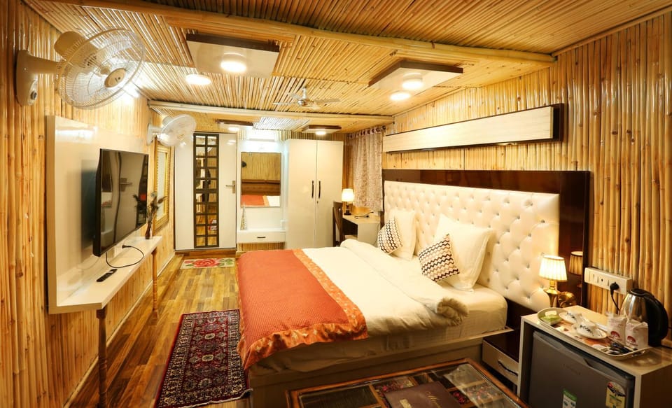 Bedroom, Internal: Not applicable to any particular room