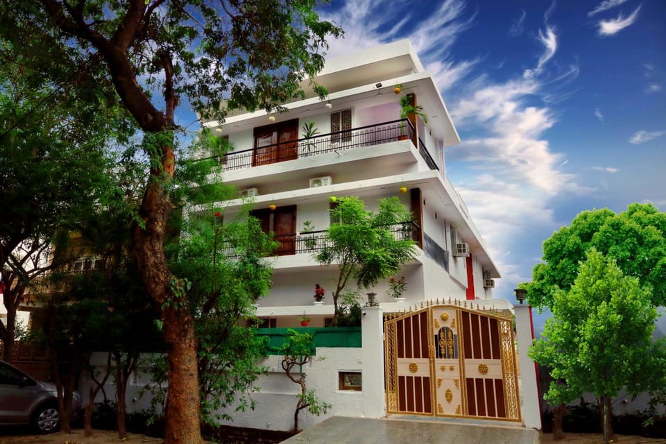 Property building, Facade/entrance
