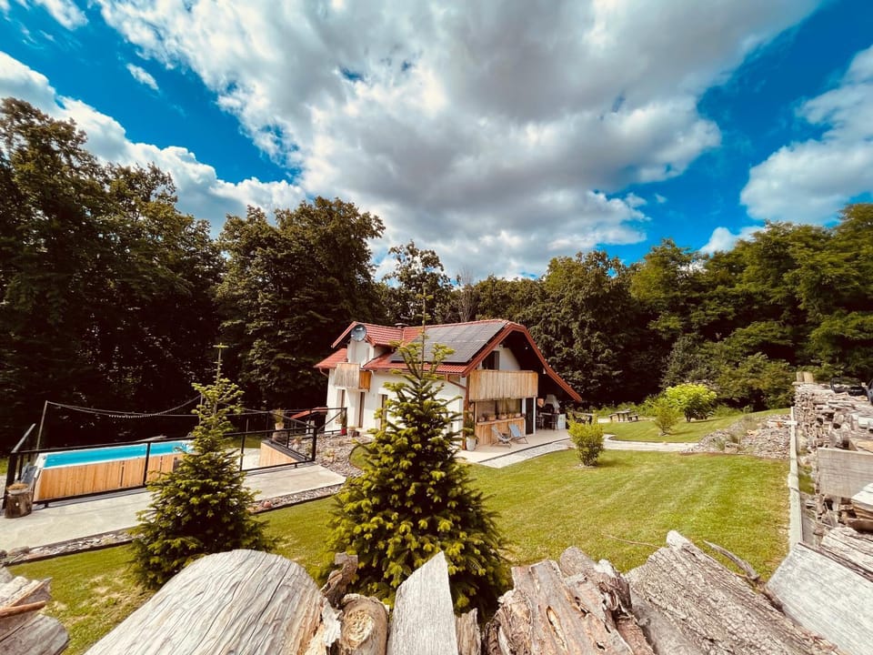 Property building, Garden, Garden view, Swimming pool