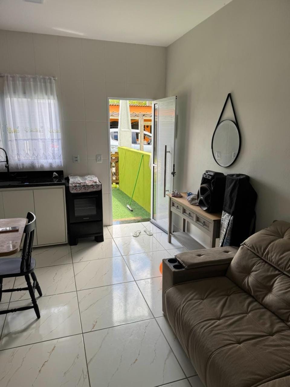 Kitchen or kitchenette, Living room, Dining area, oven, pet friendly, stove