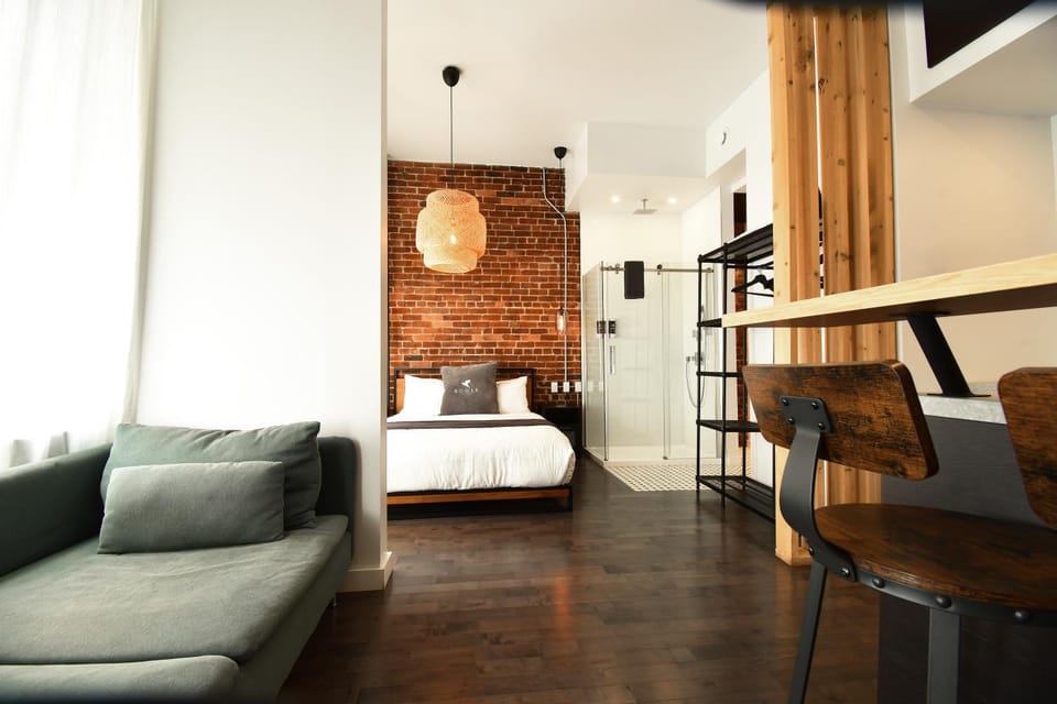 Bed, Photo of the whole room, Seating area, Dining area, Bedroom