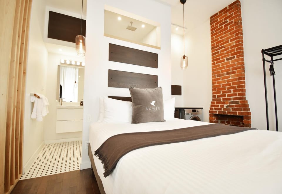 Bed, Bathroom, Bedroom, washing machine, dryer