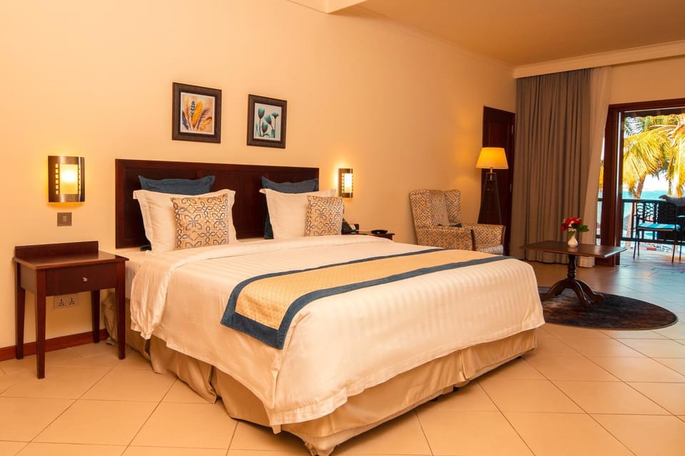 Photo of the whole room, Sea view