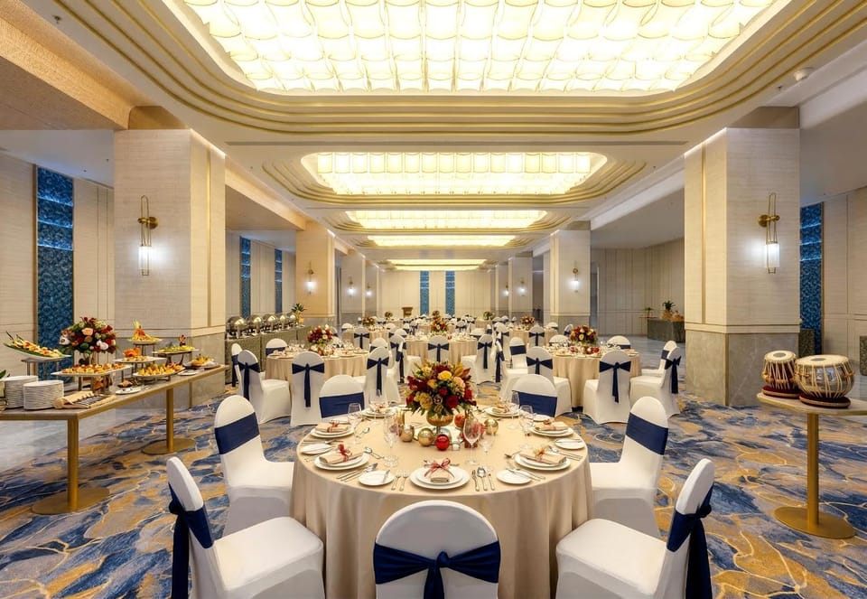 Restaurant/places to eat, Living room, Food and drinks, Banquet/Function facilities, Seating area, Meeting/conference room, Food, wedding