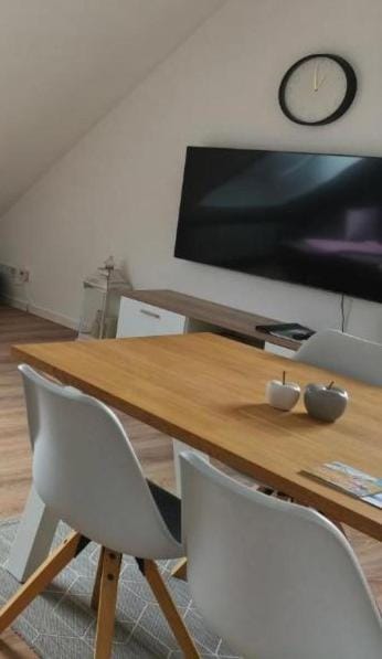 Communal lounge/ TV room, TV and multimedia, Dining area, Evening entertainment