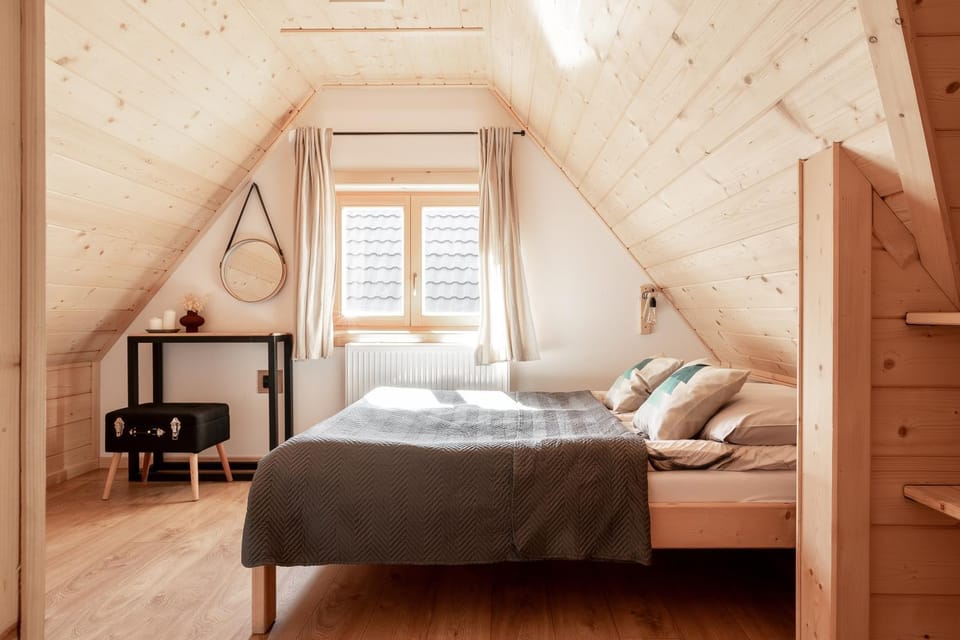 Bed, Photo of the whole room, Bedroom
