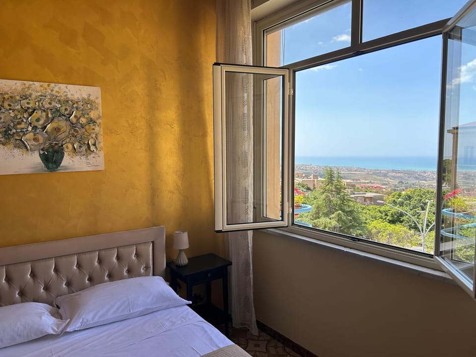 View (from property/room), Photo of the whole room, Bedroom