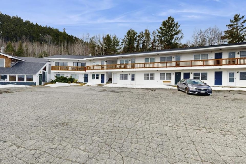 Property building, Day, Parking